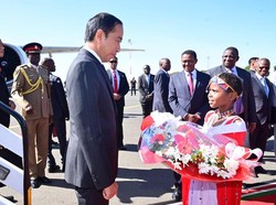 Dunia Hari Ini: Tiba di Kenya, Presiden Jokowi Memulai Lawatan di Afrika