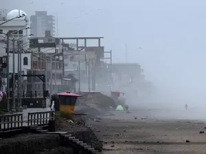 Badai Tropis Hilary Hantam Meksiko dan California Badai Tropis Hilary Hantam Meksiko dan California