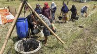 El Nino Bikin Ciamis Kekeringan, Warga Antre Air Bersih
