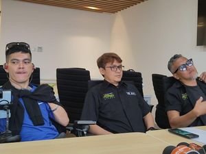 Elkasih Tak Keberatan Kau Tigakan Cinta Diaransemen Ulang, Asal... Elkasih Tak Keberatan Kau Tigakan Cinta Diaransemen Ulang, Asal...