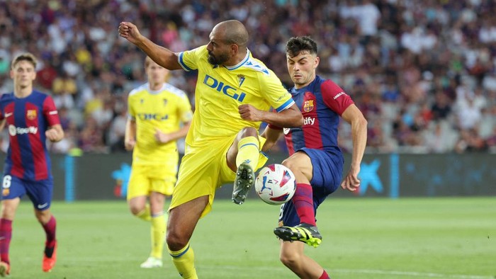 Cadizs Spanish defender #03 Fali (L) vies with Barcelonas Spanish midfielder #08 Pedri during the Spanish Liga football match between FC Barcelona and Cadiz CF at the Lluis Companys Olimpic Stadium in Barcelona on August 20, 2023. (Photo by LLUIS GENE / AFP)