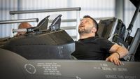 Gaya Zelenskyy Jajal Jet Tempur F-16 Denmark Untuk Ukraina