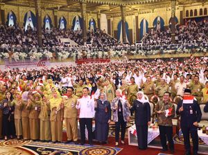 Harapan Gubernur Khofifah Saat Serahkan SK untuk 3.535 PPPK Jatim Harapan Gubernur Khofifah Saat Serahkan SK untuk 3.535 PPPK Jatim