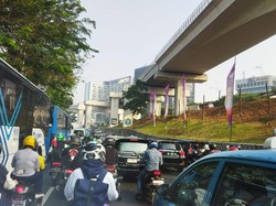 Hari Pertama ASN DKI WFH 50%, Lalin di Cawang Arah Pancoran Macet