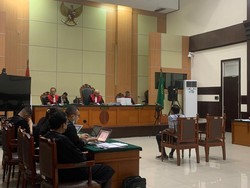 Debat Jaksa Vs Pengacara Haris soal Mikrofon Bikin Riuh Ruang Sidang!