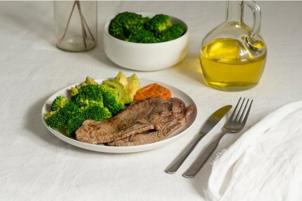 Ilustrasi steak dari daging domba. /Foto: Freepik.com/Freepik.