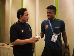 Cedera Tangan Paksa Jaja Absen Lama Bela Madura United