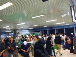 Jemaah Padati Stasiun Juanda Jelang Tablig Akbar di Masjid Istiqlal