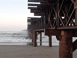 Jembatan Tempat Hilangnya Beta dan Cerita Punahnya Tambang Pasir Besi