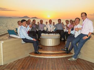 Kala Kapolri Nikmati Sunset Labuan Bajo Bareng Delegasi AMMTC