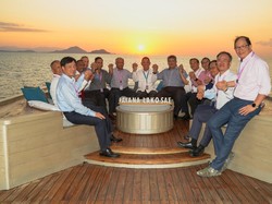 Kala Kapolri Nikmati Sunset Labuan Bajo Bareng Delegasi AMMTC