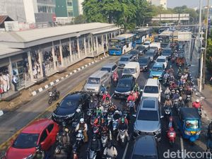 ASN DKI WFH 50%, Jl Daan Mogot Jakbar Masih Macet Pagi Ini
