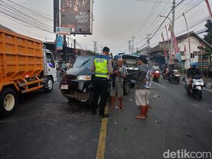 Momen Ngeri Kecelakaan Karambol 4 Mobil di Pantura Kudus Terekam CCTV Momen Ngeri Kecelakaan Karambol 4 Mobil di Pantura Kudus Terekam CCTV