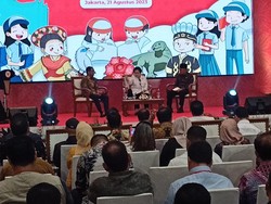 Beda dari Anies, Megawati Tegaskan Pekik Merdeka dengan Tangan Mengepal