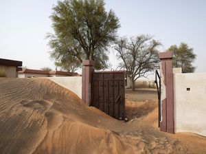 Sisi Lain Dubai, Ada Desa Hantu yang Hampir Terkubur Gurun Pasir Sisi Lain Dubai, Ada Desa Hantu yang Hampir Terkubur Gurun Pasir