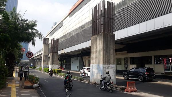 Potret Nisan Raksasa Terbengkalai di Jakarta, Peninggalan Proyek Monorel