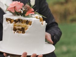 Mukanya Dilempar Kue Suami, Wanita Ini Langsung Minta Cerai