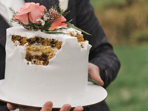 Mukanya Dilempar Kue Suami, Wanita Ini Langsung Minta Cerai Mukanya Dilempar Kue Suami, Wanita Ini Langsung Minta Cerai
