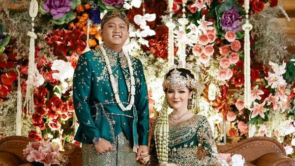 8 Potret Glamor Ngunduh Mantu Denny Caknan, Bella Bonita Pingsan Usai Acara