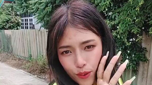 8 Potret Penyapu Jalanan Cantik yang Punya Penghasilan Rp 22 Juta dari TikTok