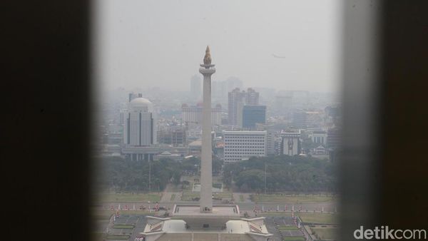 Potret Langit Jakarta di Hari Pertama WFH 50% ASN DKI