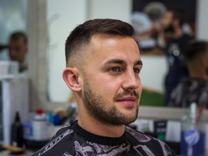 5 Inspirasi Model Rambut Cowok untuk Acara Natal