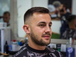 5 Inspirasi Model Rambut Cowok untuk Acara Natal