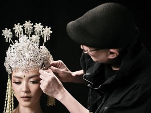 Rinaldy Yunardi Pamerkan 35 Set Desain Tiara di Gelaran The Vow Rinaldy Yunardi Pamerkan 35 Set Desain Tiara di Gelaran The Vow