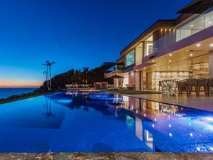 Mengintip Istana Mewah di Malibu, Punya Sentuhan Indonesia Mengintip Istana Mewah di Malibu, Punya Sentuhan Indonesia
