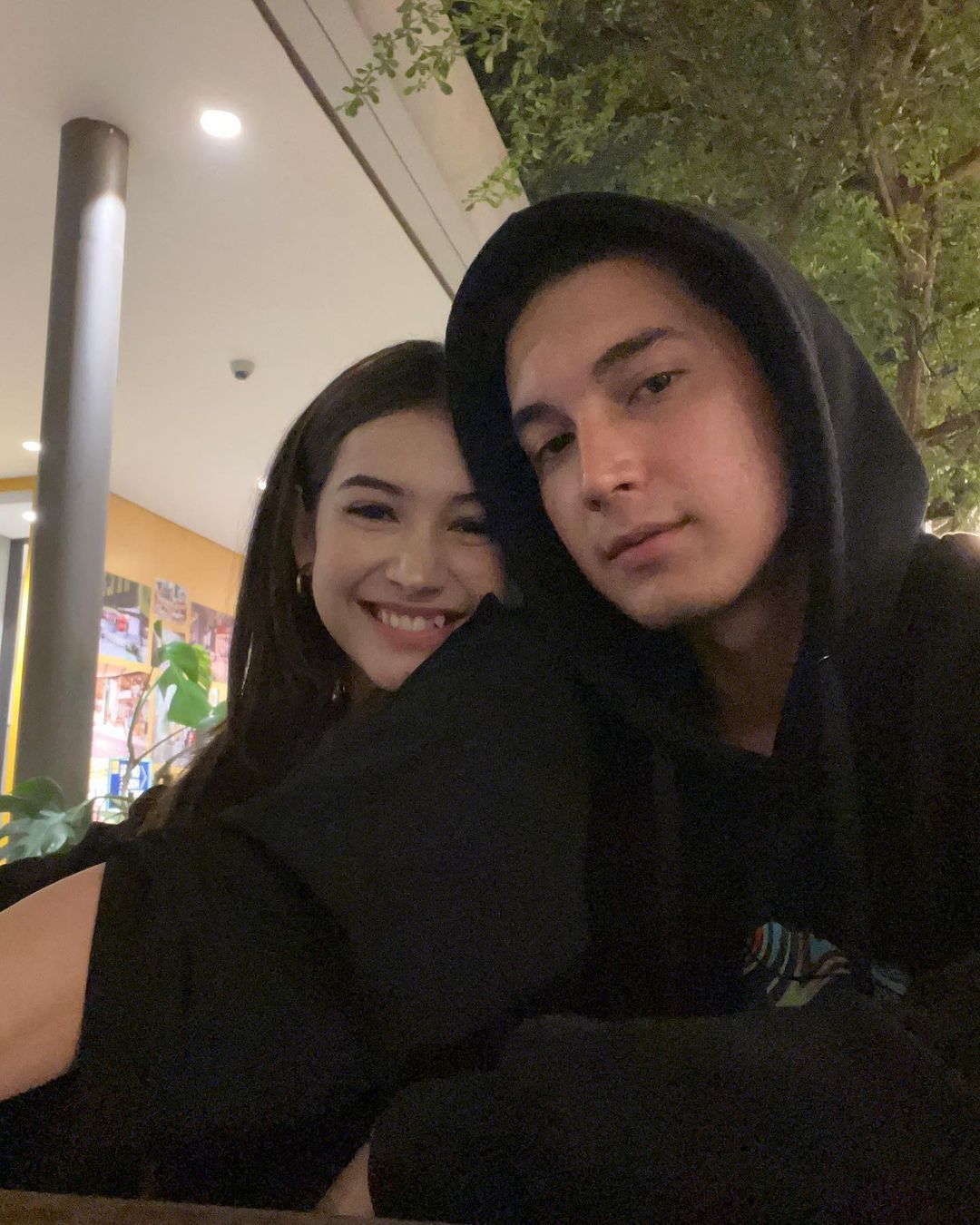 Sandrinna Michelle dan Junior Roberts