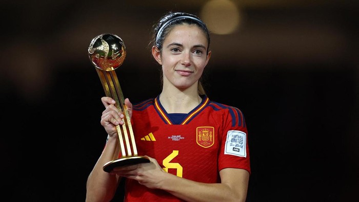 Selamat! Spanyol Juara Piala Dunia Wanita 2023 Soccer Football - FIFA Women's World Cup Australia and New Zealand 2023 - Final - Spain v England - Stadium Australia, Sydney, Australia - August 20, 2023
Spain's Aitana Bonmati as she poses with the FIFA golden ball award REUTERS/Hannah Mckay