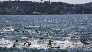 Semangat Peserta Ikut Lomba Renang Lintas Benua di Turki