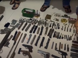 Polisi Gerebek Pabrik Senpi Ilegal di Sumedang, Ratusan Peluru Diamankan