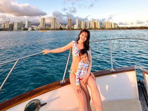 Potret Shandy Aulia Si Hot Mama, Berbikini Sambil Jaga Anak