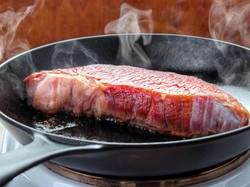 Chef Ini Ungkap Trik Jitu Agar Masak Daging Tak Lengket di Wajan