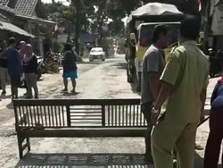 Emak-emak Sukolilo Pati Kembali Blokade Jalan Imbas Debu Truk Tambang