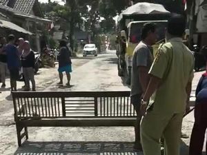 Emak-emak Sukolilo Pati Kembali Blokade Jalan Imbas Debu Truk Tambang Emak-emak Sukolilo Pati Kembali Blokade Jalan Imbas Debu Truk Tambang