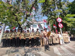 Heroisme Polisi Istimewa Turunkan Bendera Jepang di Surabaya: Butuh Nyali Besar Heroisme Polisi Istimewa Turunkan Bendera Jepang di Surabaya: Butuh Nyali Besar