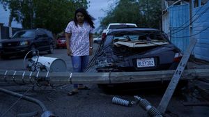 Amukan Topan Hilary Bikin Tiang Listrik di California Berjatuhan