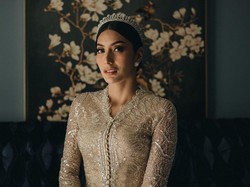 Most Pop: Gaya Tyas Mirasih Menikah Bak Princess Berkebaya, Pakai Tiara