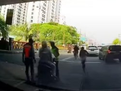 Viral Pemotor Pria Kabur saat Akan Ditilang, Cewek yang Bonceng Ditinggal