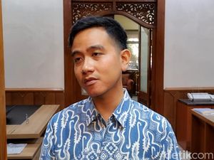 Gibran Buka Suara soal Baliho Bareng Prabowo Mejeng di Labuan Bajo Gibran Buka Suara soal Baliho Bareng Prabowo Mejeng di Labuan Bajo