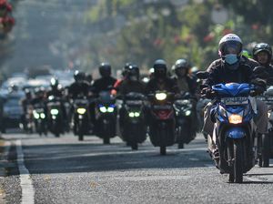 Potret Warga Bandung Pakai Masker untuk Lindungi Diri dari Polusi
