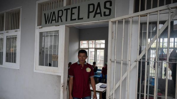 Ini Cara Warga Binaan di Lapas Telepon Sanak Keluarga