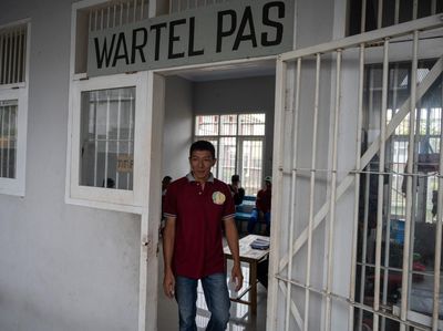 Ini Cara Warga Binaan di Lapas Telepon Sanak Keluarga