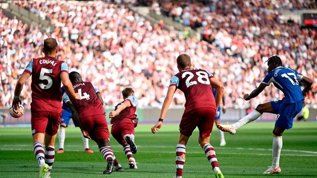 Soccer Football - Premier League - West Ham United v Chelsea - London Stadium, London, Britain - August 20, 2023 Chelsea's Carney Chukwuemeka scores their first goal REUTERS/Tony Obrien EDITORIAL USE ONLY. No use with unauthorized audio, video, data, fixture lists, club/league logos or 'live' services. Online in-match use limited to 75 images, no video emulation. No use in betting, games or single club /league/player publications.  Please contact your account representative for further details.