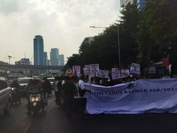 Ada Demo di Depan Kemnaker, Lalu Lintas Jalan Gatot Subroto Tersendat