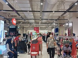 Belanja di Transmart Full Day Sale, Pengunjung: Lebih Murah Dibanding yang Lain