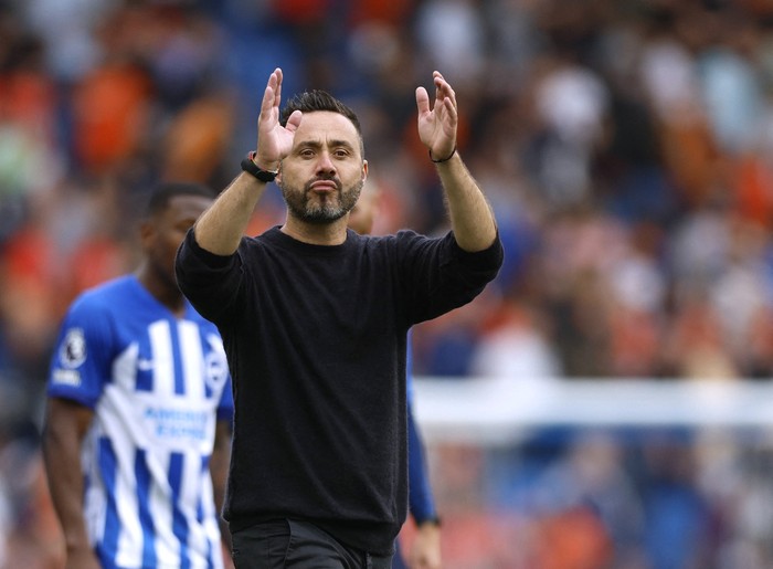Soccer Football - Premier League - Wolverhampton Wanderers v Brighton & Hove Albion - Molineux Stadium, Wolverhampton, Britain - August 19, 2023 Brighton & Hove Albions Pervis Estupinan celebrates scoring their second goal with Danny Welbeck, Solly March, Julio Enciso and teammates Action Images via Reuters/Andrew Boyers Action Images via Reuters/Andrew Boyers EDITORIAL USE ONLY. No use with unauthorized audio, video, data, fixture lists, club/league logos or live services. Online in-match use limited to 75 images, no video emulation. No use in betting, games or single club /league/player publications.  Please contact your account representative for further details.  REFILE - CORRECTING CAPTION