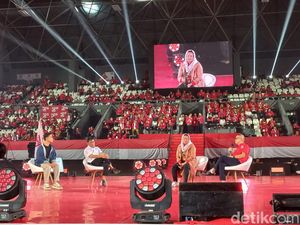 Detik-detik Giring Halau Kader yang akan Pakaikan Jaket PSI ke Gibran